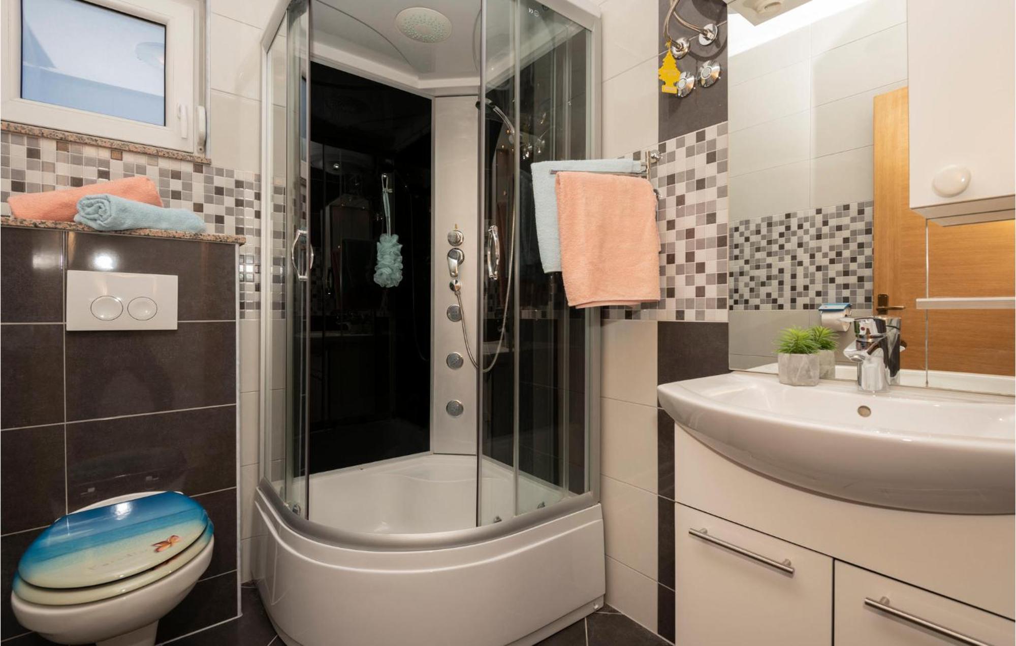 Stunning Apartment In Krvavica With Kitchen Екстер'єр фото